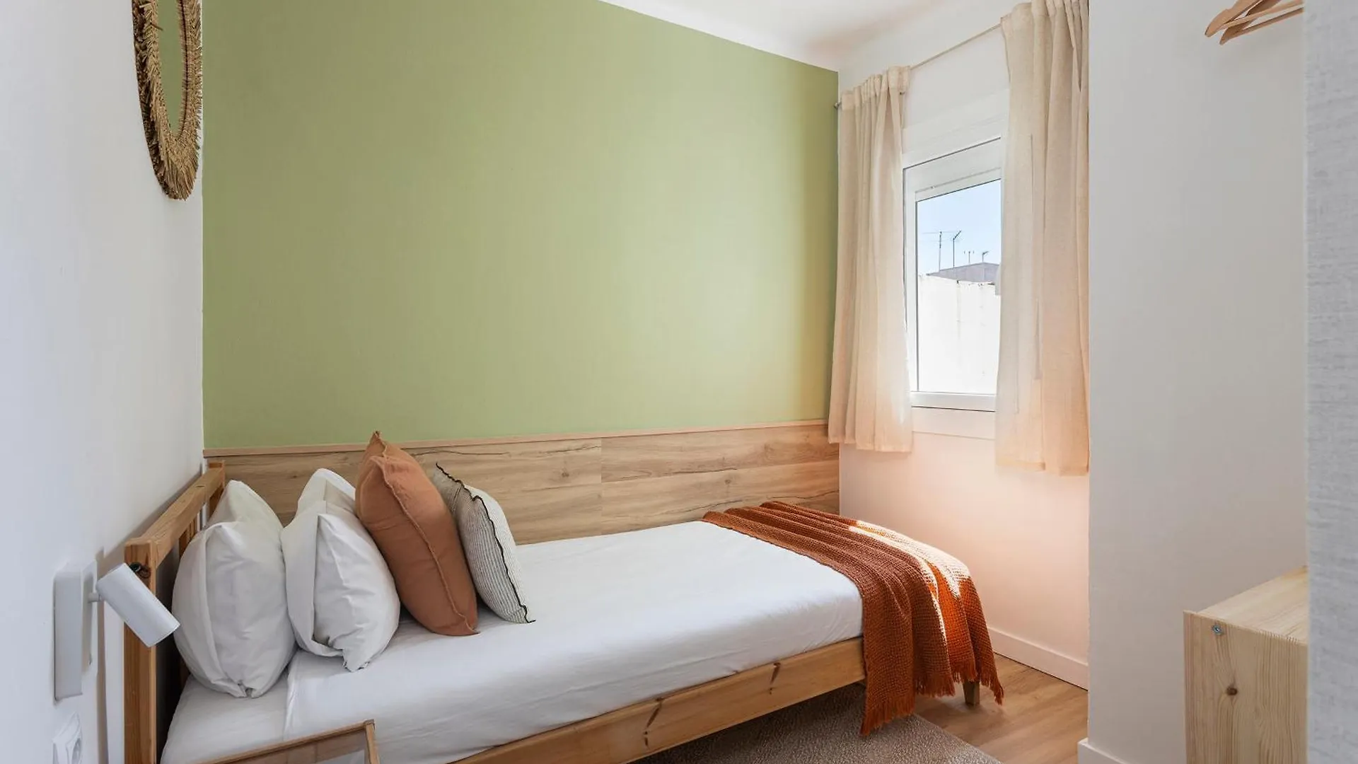 Lovely Attic With Terrace 0*, L'Hospitalet de Llobregat