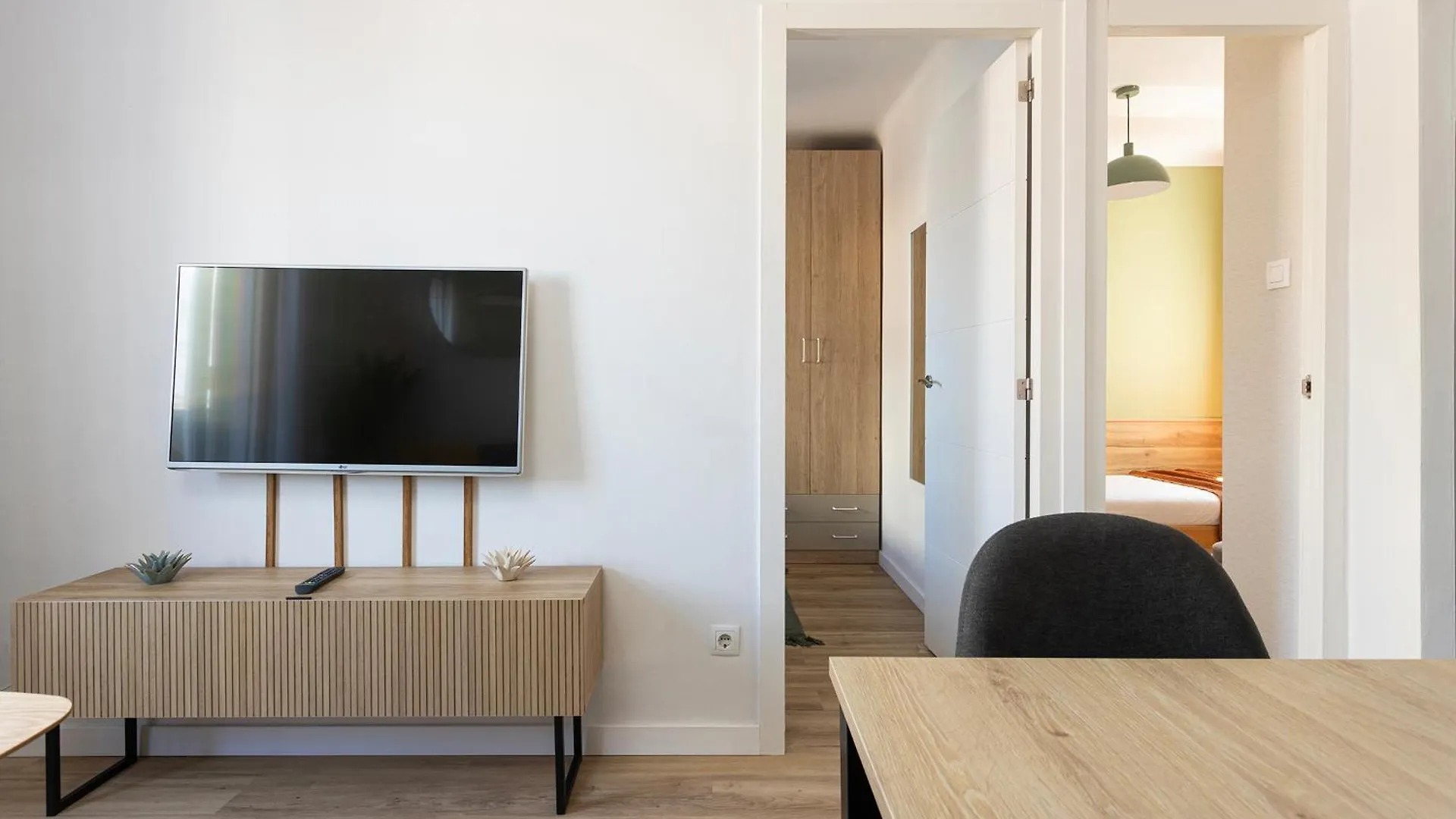 Lovely Attic With Terrace 0*, L'Hospitalet de Llobregat Spain