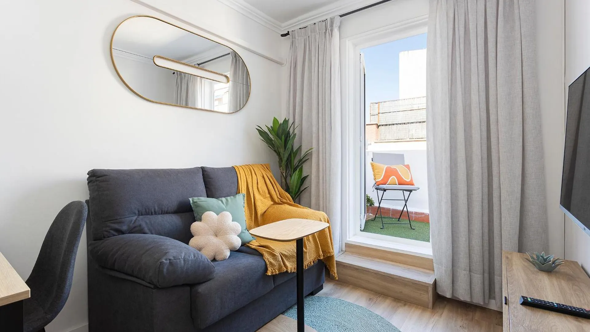 Lovely Attic With Terrace Apartment